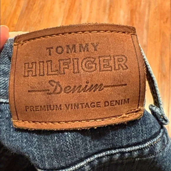 Tommy Hilfiger Men's 36x30 Classic Fit Jeans Medium Wash Blue Denim - Picture 6 of 7